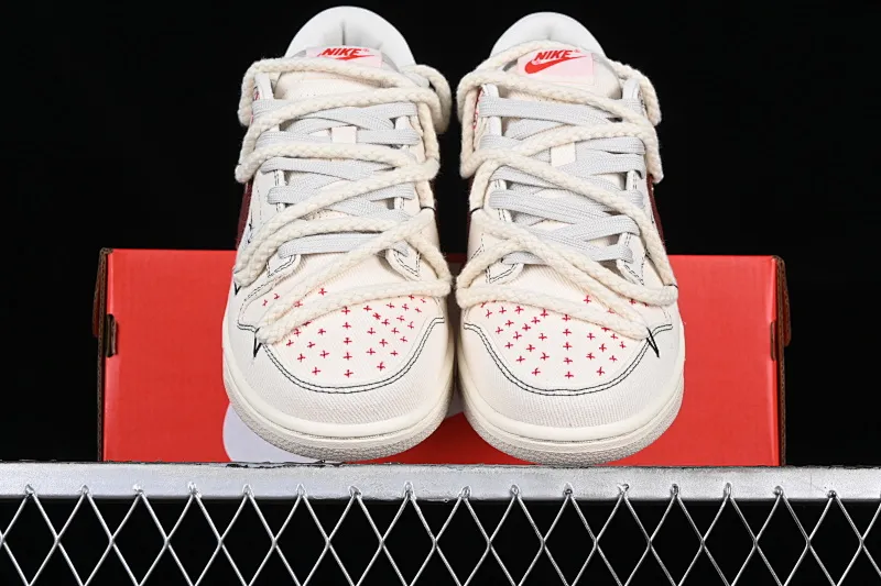 All categories Nk SB Dunk series Nk SB Dunk Low low-top sneakers J version Nk Dunk Low Retro "Light Orewood Brown" denim SB strap low-top casual sneakers DV0834-100